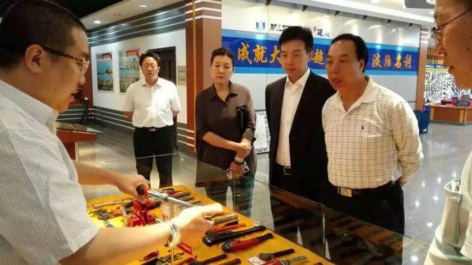 中企合作与国防交流委员会领导一行莅临亚星游戏工具集团调研