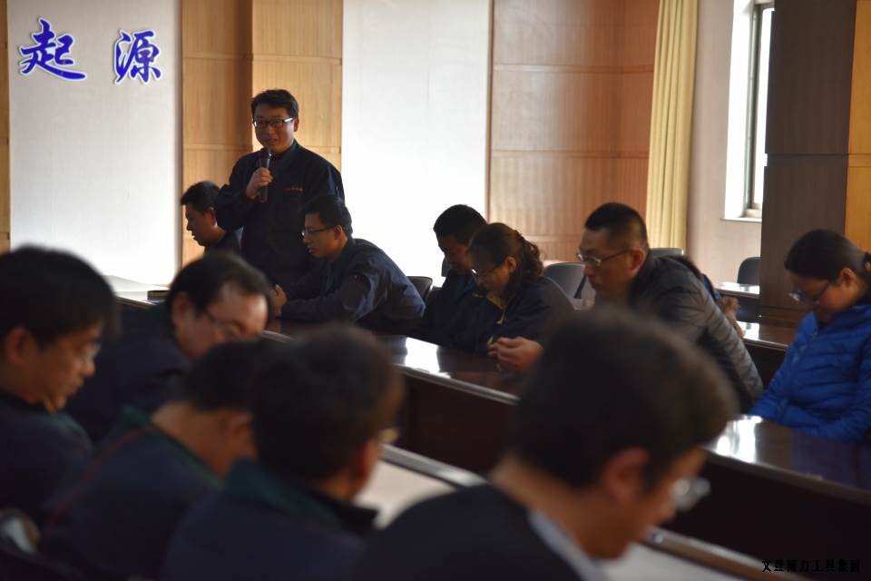 亚星游戏官网-www.yaxin222.com
举办人才座谈会(图2)
