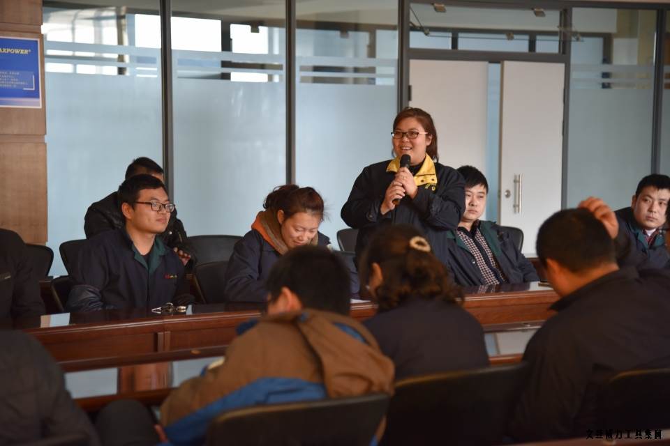 亚星游戏官网-www.yaxin222.com
举办人才座谈会(图3)